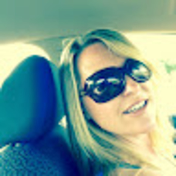 Meet your Posher, Laura - Picture 1 of 1